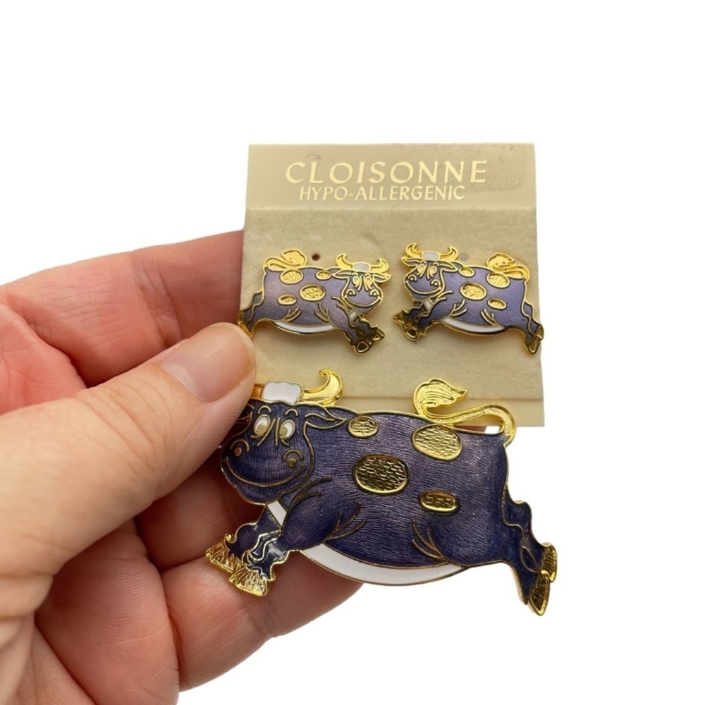 Cloisonné Purple Cow Brooch Hypo-Allergenic Earrings - Picture 3 of 7